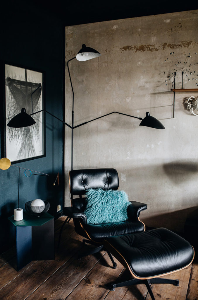 Appartement maximaliste - Déco intérieure colorée, inventive et chaleureuse - Salon, Lounge chair de Eames